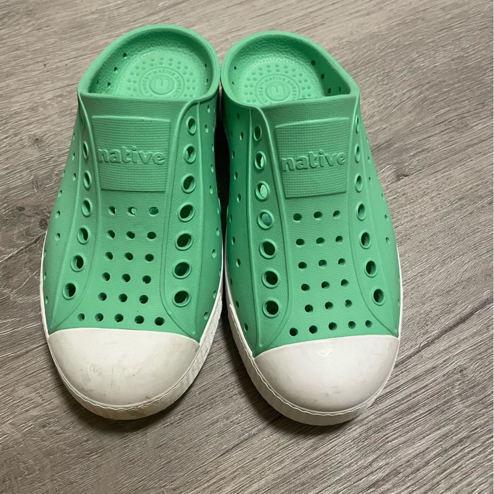 Native Shoes - Picture 2 of 5